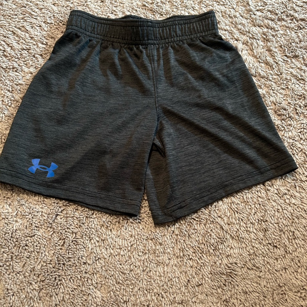 Under Armour boys  gray Shorts